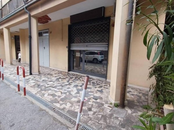 negozio in vendita ad Albissola Marina