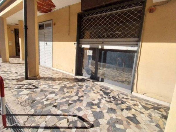 negozio in vendita ad Albissola Marina