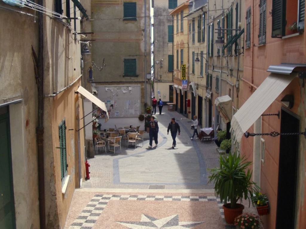 negozio in vendita ad Albissola Marina