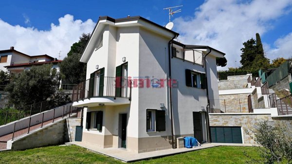 casa indipendente in vendita ad Albissola Marina
