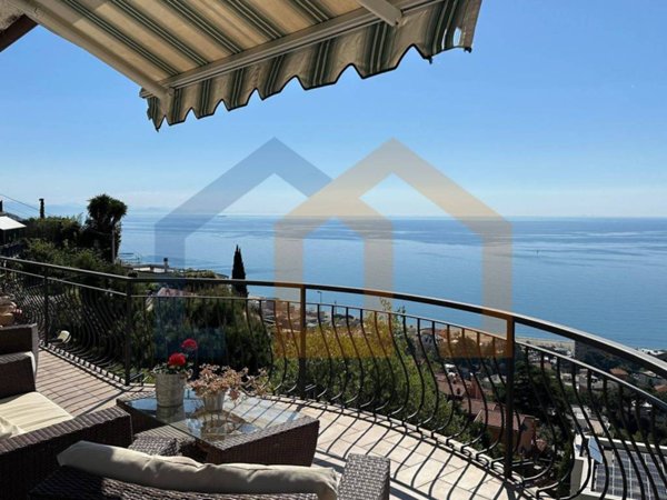 casa indipendente in vendita ad Albissola Marina