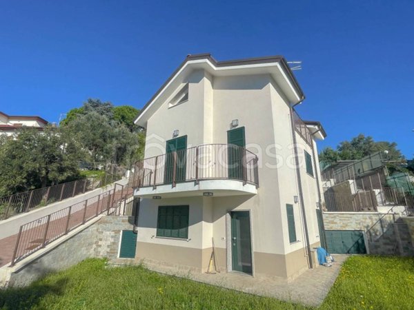 casa indipendente in vendita ad Albissola Marina