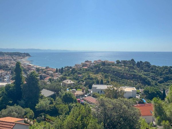 casa indipendente in vendita ad Albissola Marina