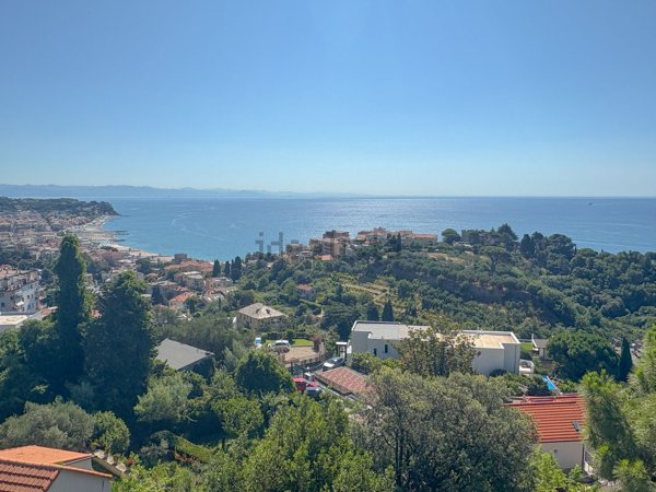 casa indipendente in vendita ad Albissola Marina