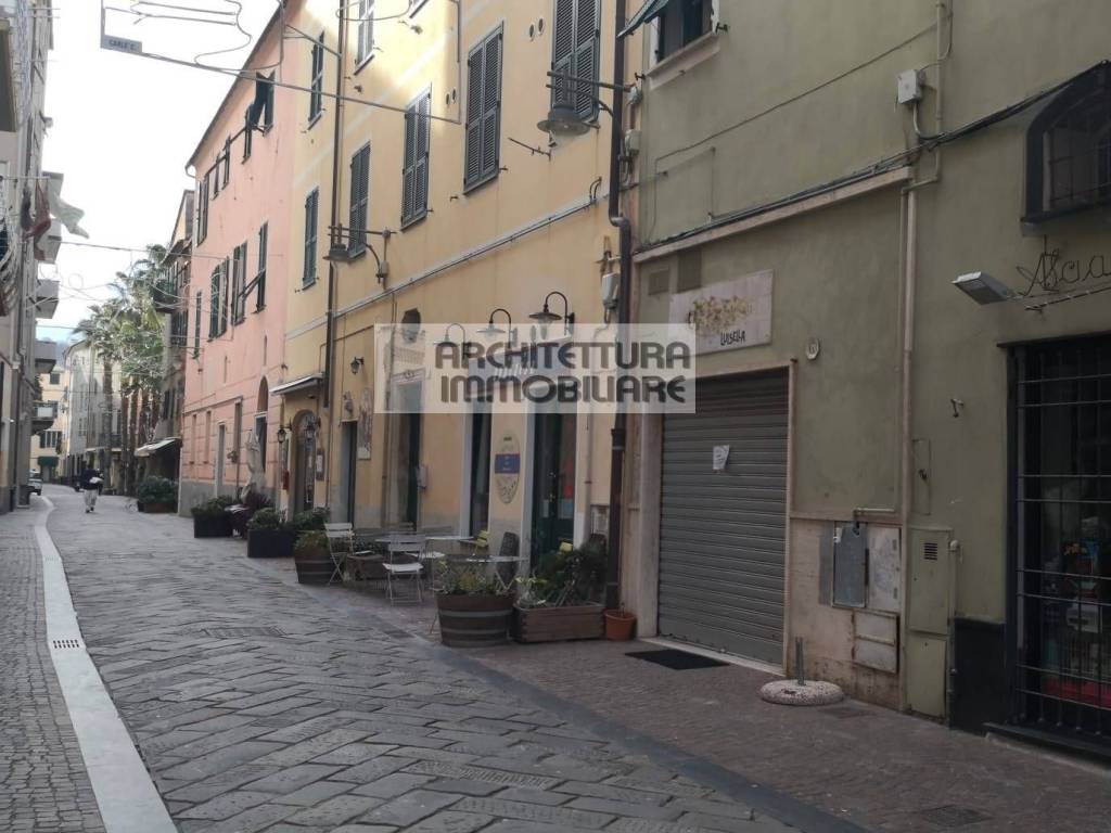 negozio in vendita ad Albissola Marina
