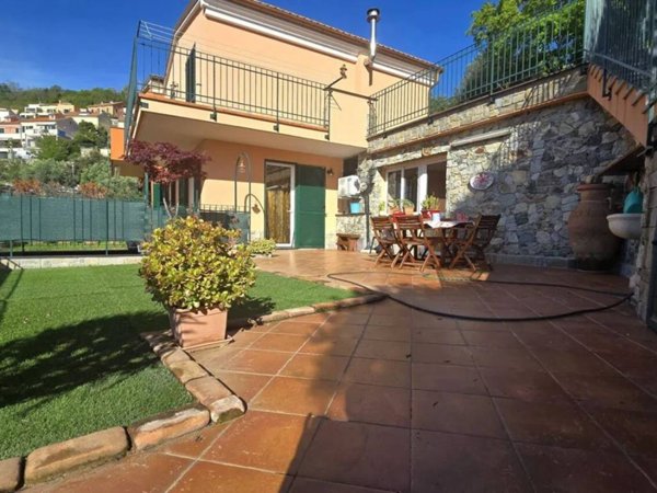 casa indipendente in vendita ad Albissola Marina