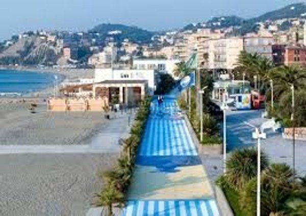 locale di sgombero in vendita ad Albissola Marina