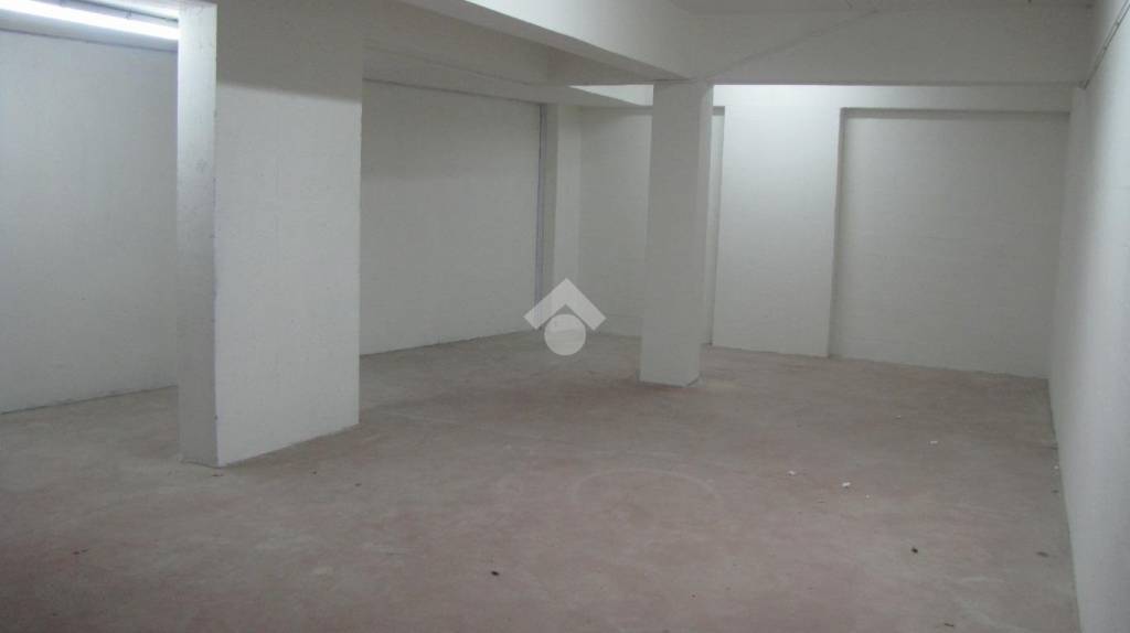 locale di sgombero in vendita ad Albissola Marina