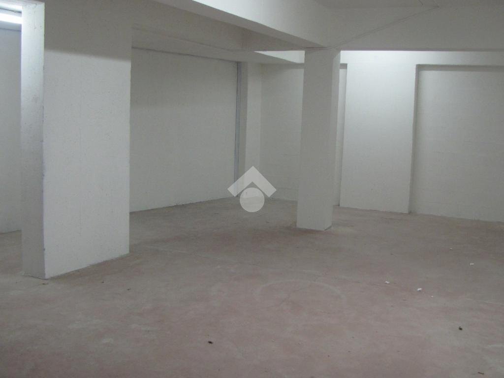 locale di sgombero in vendita ad Albissola Marina