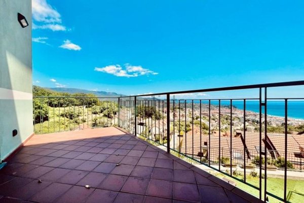 appartamento in vendita ad Albissola Marina