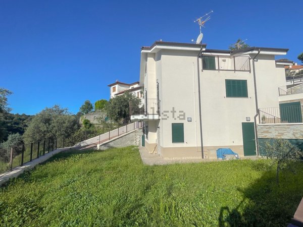 casa indipendente in vendita ad Albissola Marina