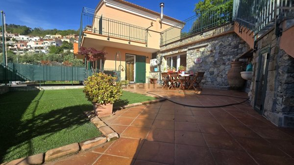 casa semindipendente in vendita ad Albissola Marina