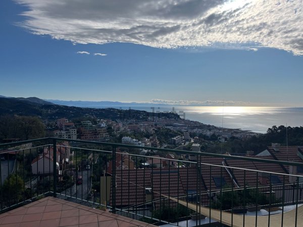 appartamento in vendita ad Albissola Marina