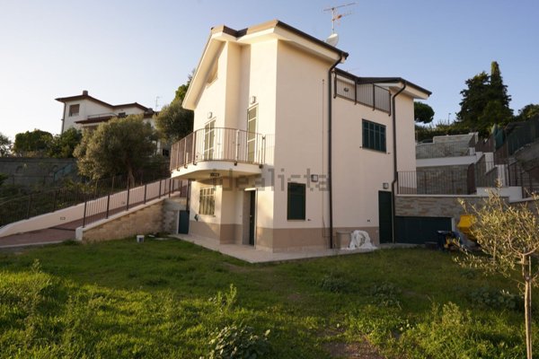 casa indipendente in vendita ad Albissola Marina
