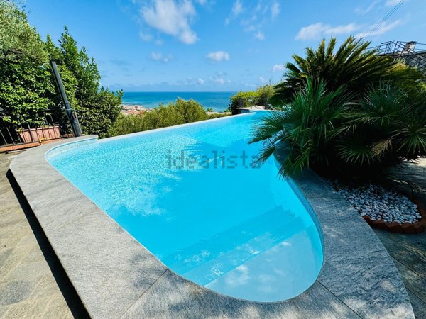 casa indipendente in vendita ad Albissola Marina