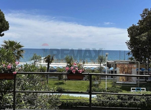 negozio in vendita ad Albissola Marina