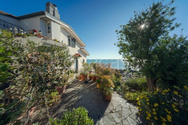 casa indipendente in vendita ad Albissola Marina