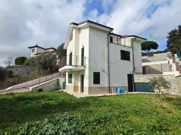 casa indipendente in vendita ad Albissola Marina