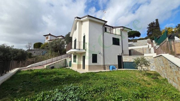 casa indipendente in vendita ad Albissola Marina