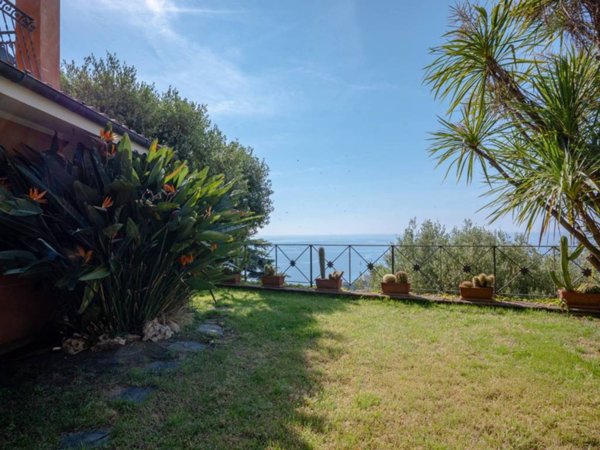 casa indipendente in vendita ad Albissola Marina