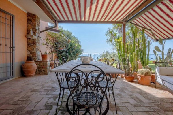 casa indipendente in vendita ad Albissola Marina