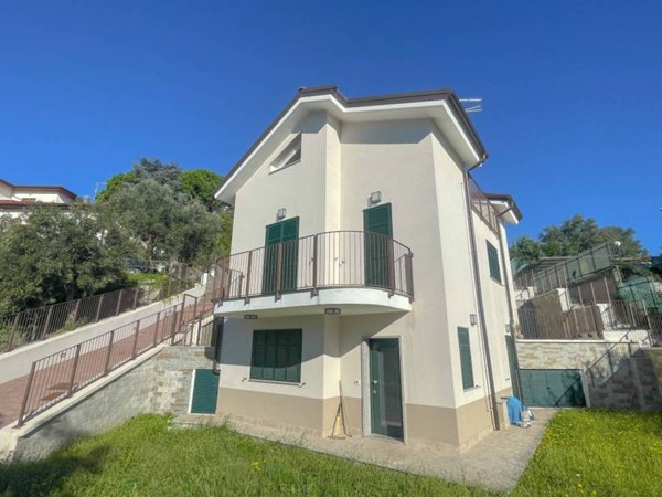 casa indipendente in vendita ad Albissola Marina