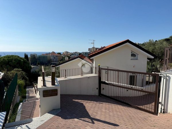 pentavano in vendita ad Albissola Marina