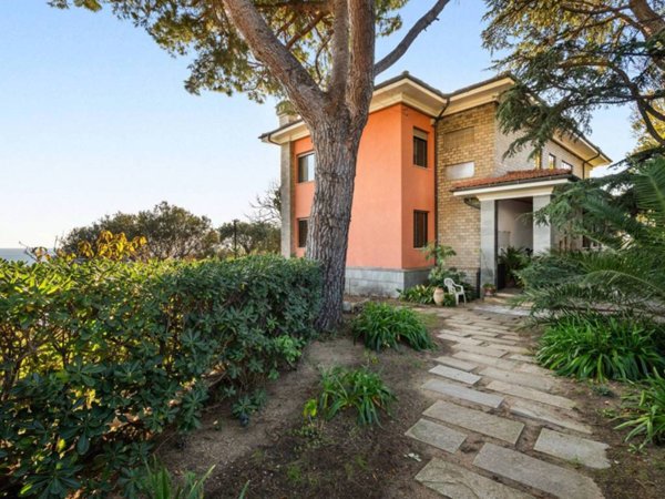 casa indipendente in vendita ad Albisola Superiore