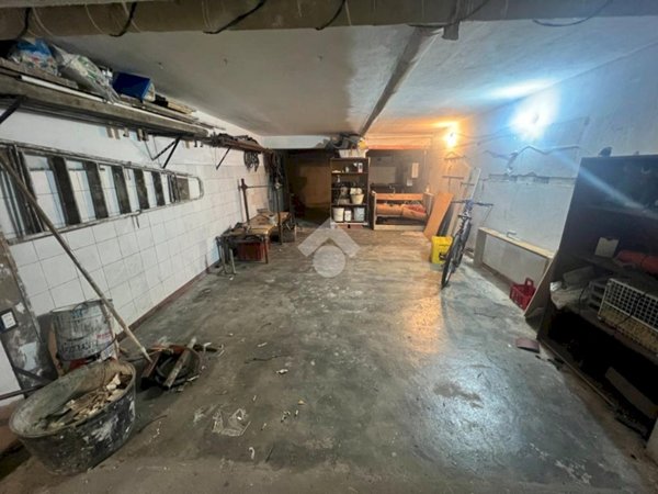 locale di sgombero in vendita ad Albisola Superiore