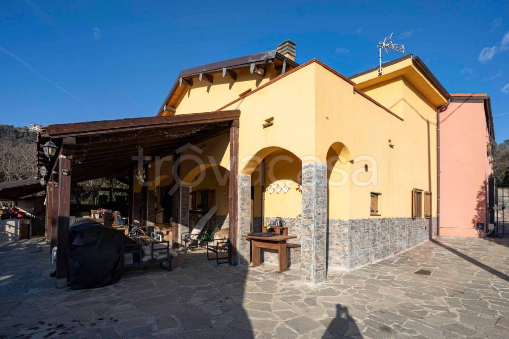 casa indipendente in vendita ad Albisola Superiore