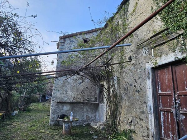 casa indipendente in vendita ad Albisola Superiore