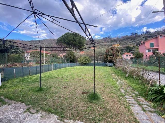 casa indipendente in vendita ad Albisola Superiore