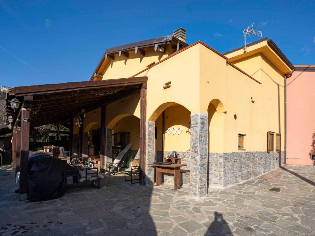 casa indipendente in vendita ad Albisola Superiore