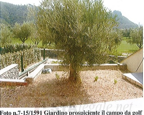 locale commerciale in vendita ad Albisola Superiore