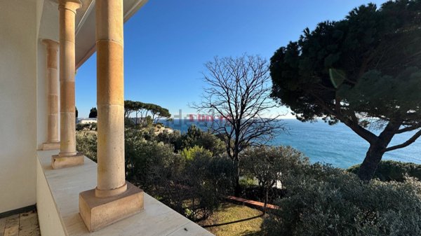 casa indipendente in vendita ad Albisola Superiore