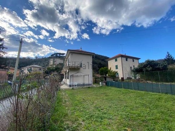 casa indipendente in vendita ad Albisola Superiore