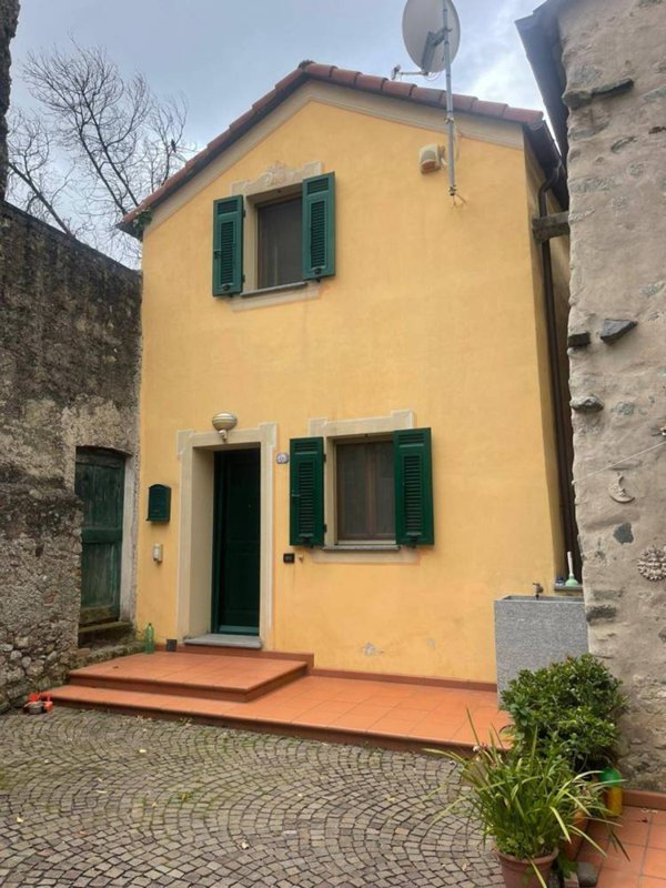casa indipendente in vendita ad Albisola Superiore