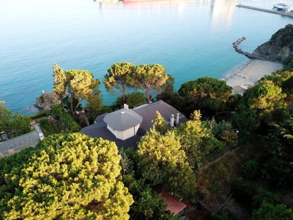 villa in vendita ad Albisola Superiore