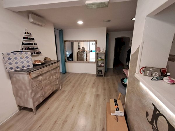 locale commerciale in vendita ad Albisola Superiore