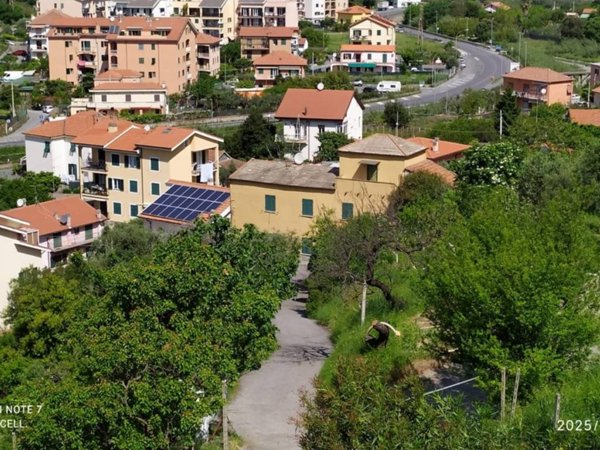 casa indipendente in vendita ad Albisola Superiore