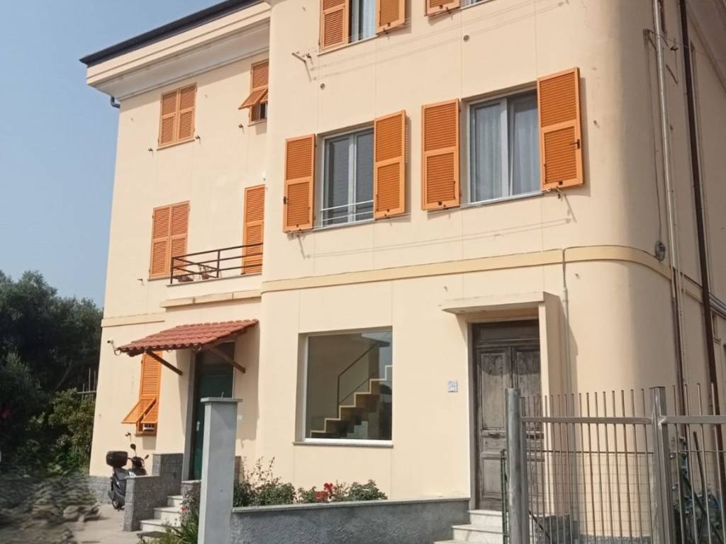appartamento in vendita ad Albisola Superiore
