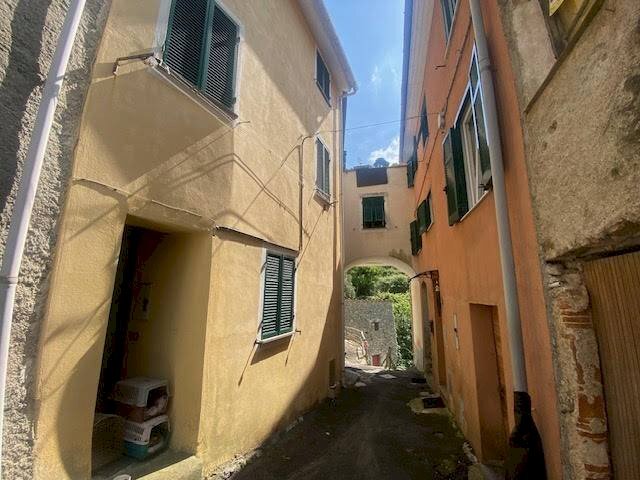 casa semindipendente in vendita ad Albisola Superiore in zona Ellera