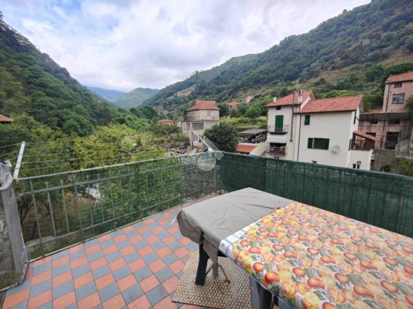 appartamento in vendita ad Albisola Superiore in zona Ellera