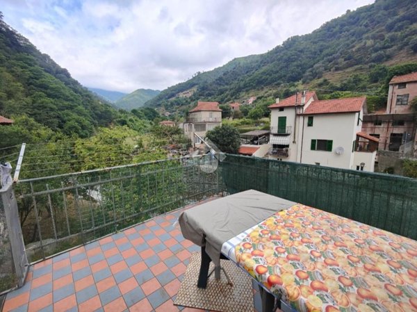 appartamento in vendita ad Albisola Superiore in zona Ellera