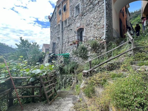 casa indipendente in vendita ad Albisola Superiore