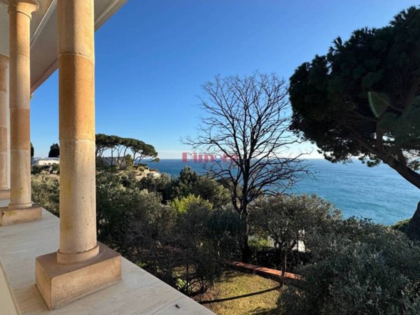 casa indipendente in vendita ad Albisola Superiore