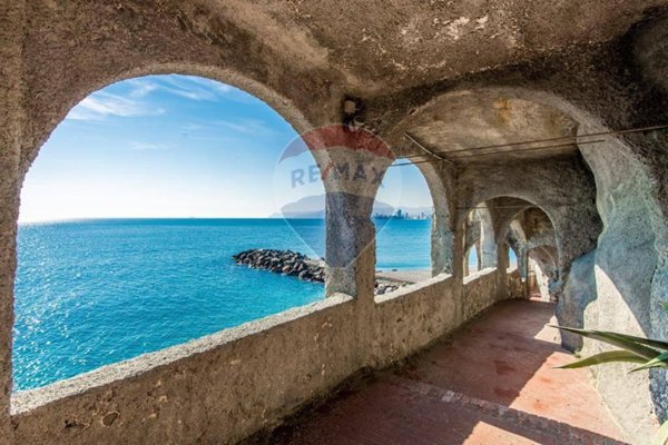 casa indipendente in vendita ad Albisola Superiore