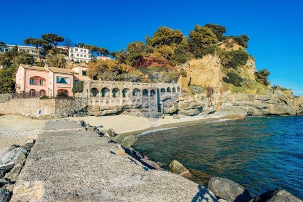 casa indipendente in vendita ad Albisola Superiore