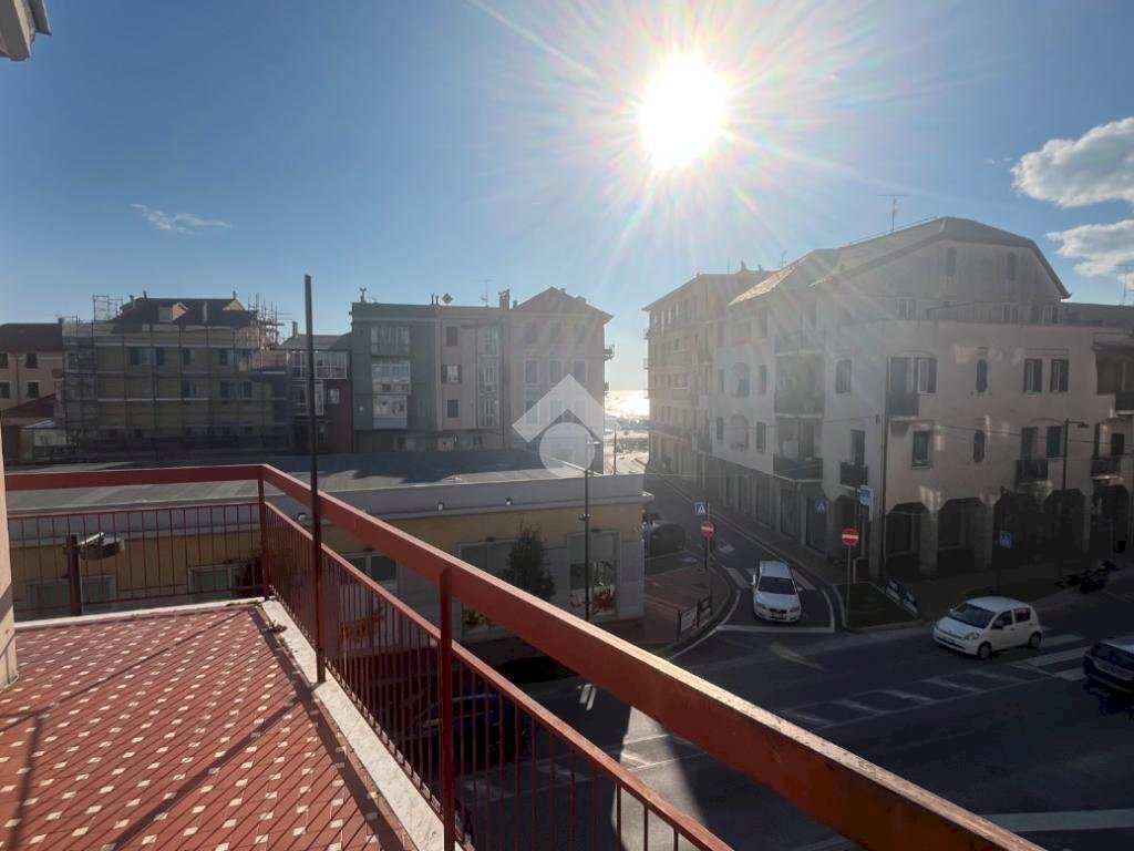 appartamento in vendita ad Albisola Superiore