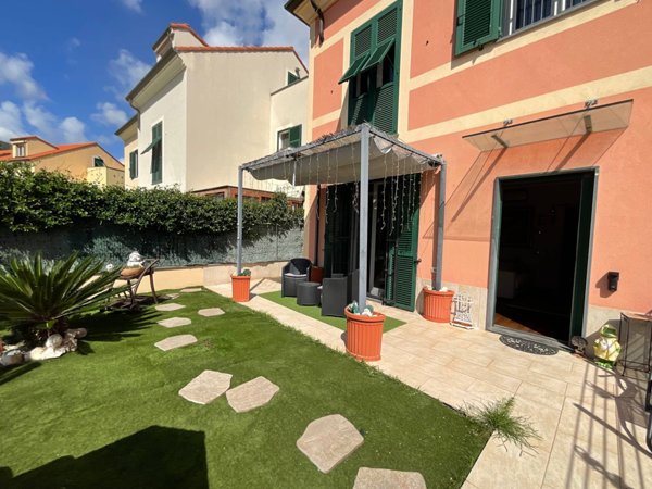 casa indipendente in vendita ad Albisola Superiore